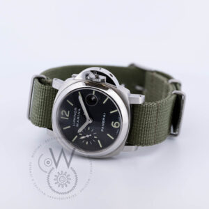 Panerai, 40mm Stainless Steel case, Automatic movement, Date, black dial Pam00048, back